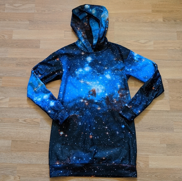 Blackmilk Tops - Black Milk Galaxy Blue Slouchy size S